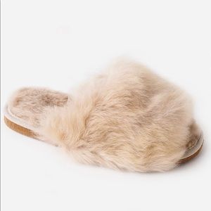 Brand new Sheepskin slippers - SHEPHERD OF SWEDEN WOMEN'S TESSAN, honey, size 40